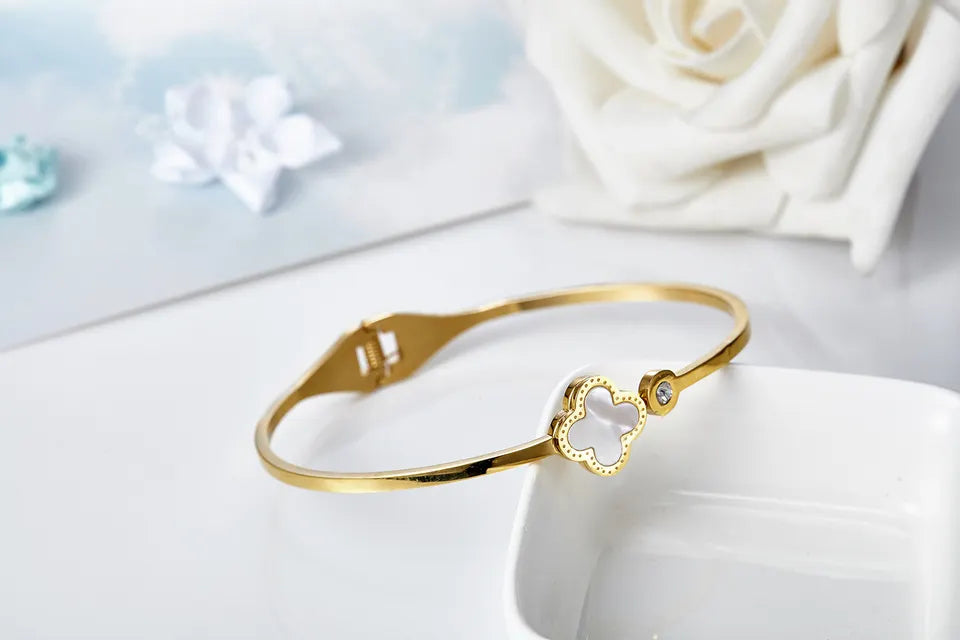 Clover Bangle - Gold