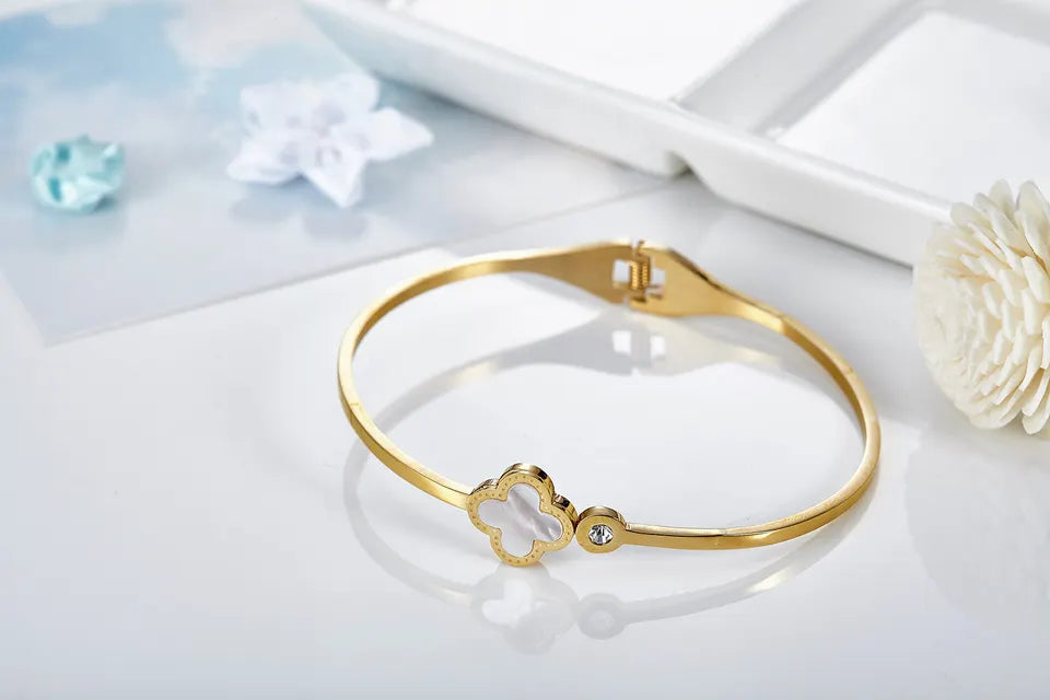 Clover Bangle - Gold