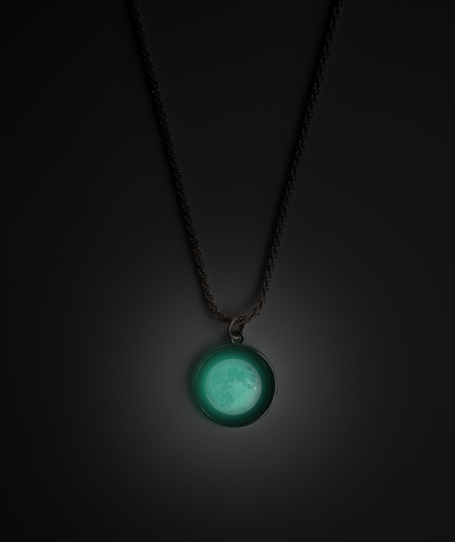 Stella Necklace - Red Moon
